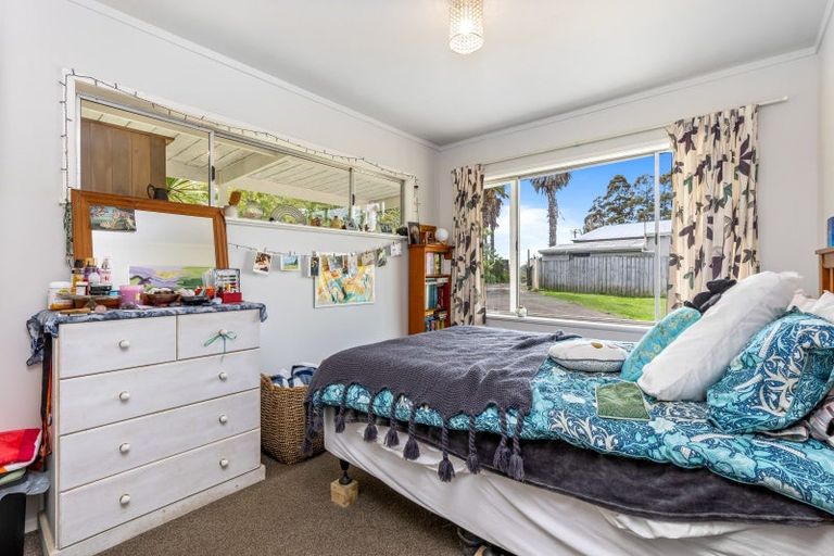 Photo of property in 49 Tawa Road, Kumeu, 0891