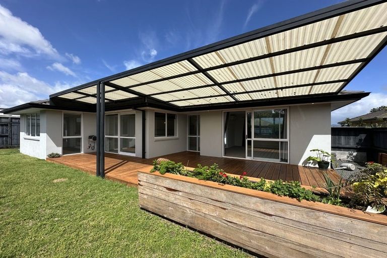 Photo of property in 14 Horokaka Place, Papamoa Beach, Papamoa, 3118
