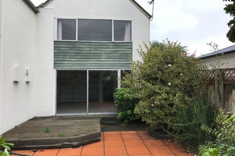 Photo of property in 2/12 Berry Street, St Albans, Christchurch, 8014