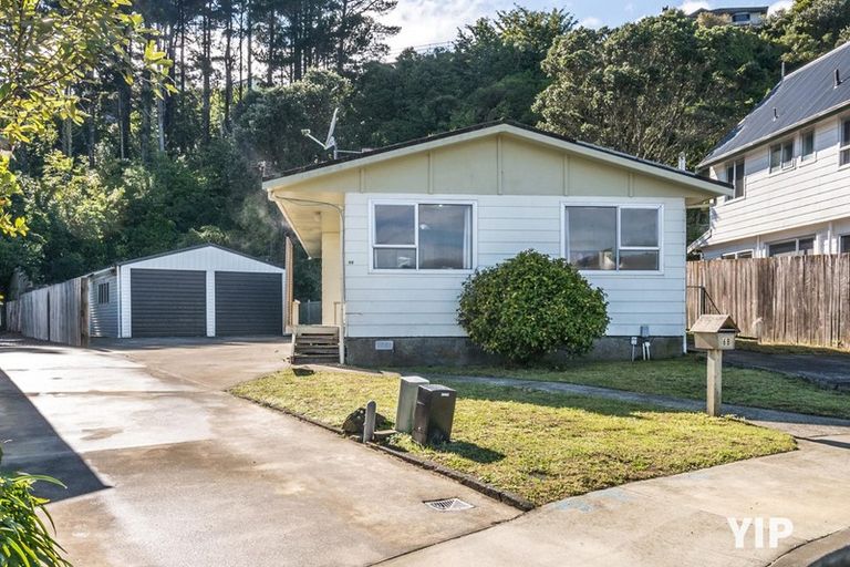 Photo of property in 68 Colchester Crescent, Newlands, Wellington, 6037