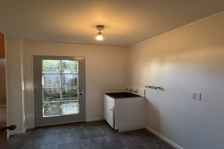 Photo of property in 3/15 Apu Crescent, Lyall Bay, Wellington, 6022