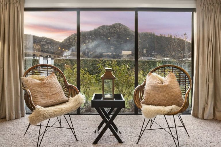 Photo of property in 15 Kingfisher Crescent, Albert Town, Wanaka, 9305