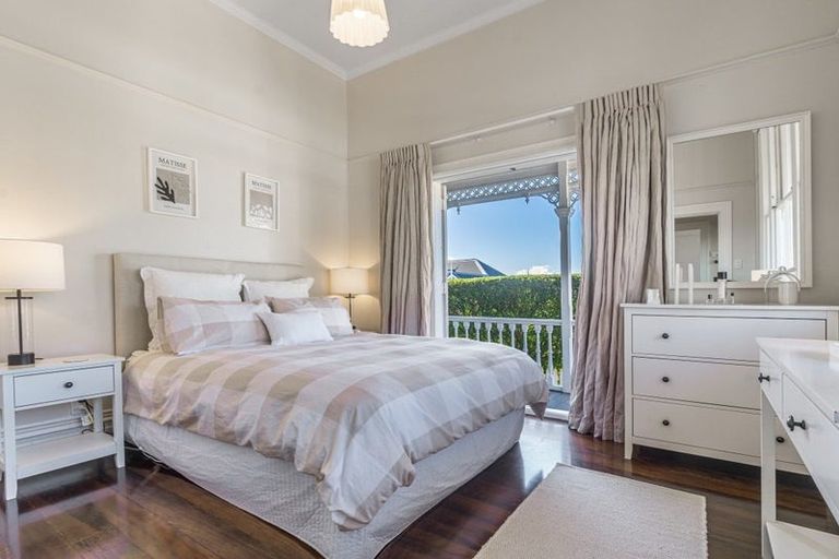 Photo of property in 77 Hinemoa Street, Birkenhead, Auckland, 0626