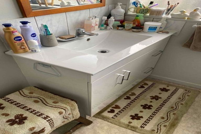 Photo of property in 30a Barneys Farm Road, Clendon Park, Auckland, 2103