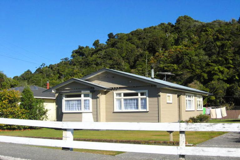 Photo of property in 80 Marlborough Street, Greymouth, 7805