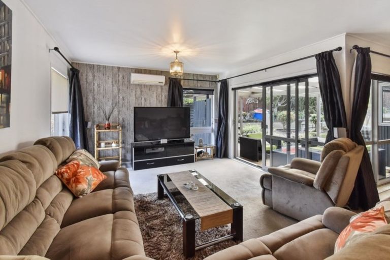 Photo of property in 11 Freshney Place, Hillpark, Auckland, 2102