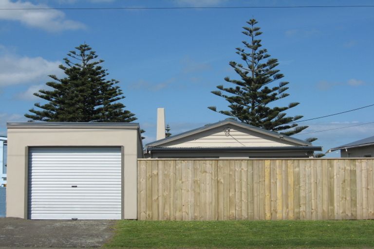 Photo of property in 9 Ashton Terrace, Castlecliff, Whanganui, 4501