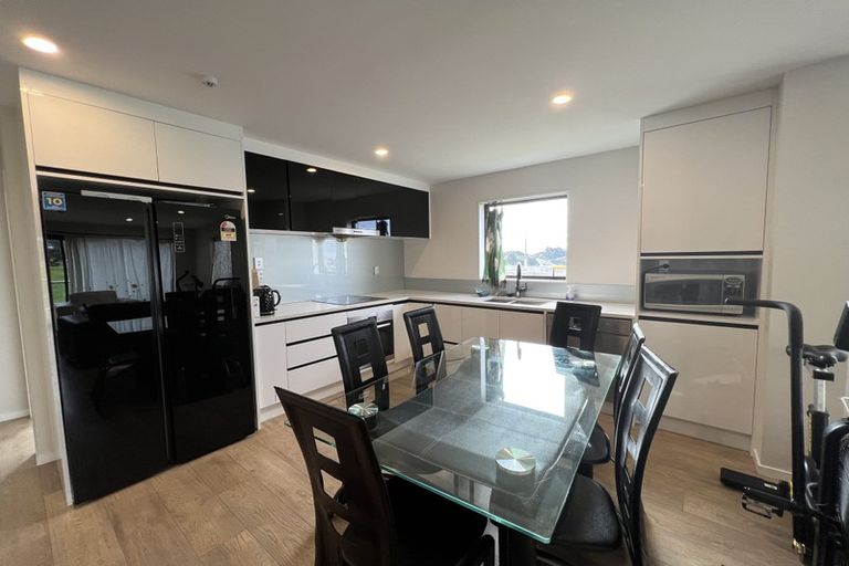 Photo of property in 1 Peony Mews, Oteha, Auckland, 0632