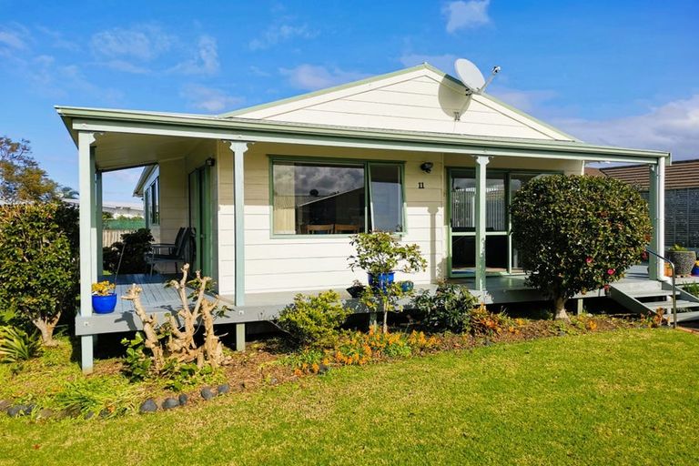 Photo of property in 11 Bermuda Place, One Tree Point, 0118