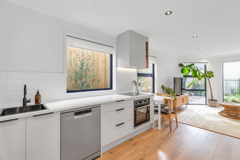 Photo of property in 1092b Great North Road, Point Chevalier, Auckland, 1022