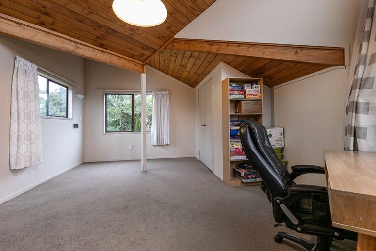 Photo of property in 922 West Coast Road, Waiatarua, Auckland, 0604