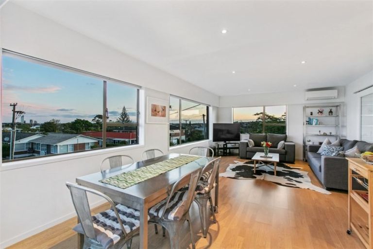 Photo of property in 1/1a Gordon Avenue, Forrest Hill, Auckland, 0620