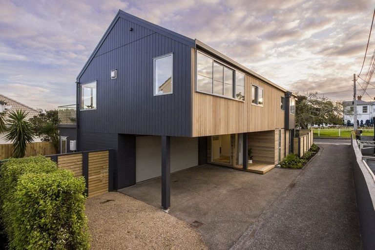 Photo of property in 2/43 Princes Street, Northcote Point, Auckland, 0627