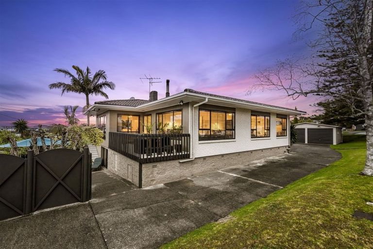 Photo of property in 7 Divich Avenue, Te Atatu South, Auckland, 0610