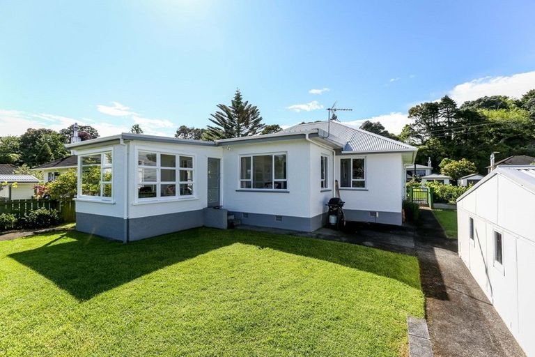 Photo of property in 16 Awanui Street, Merrilands, New Plymouth, 4312