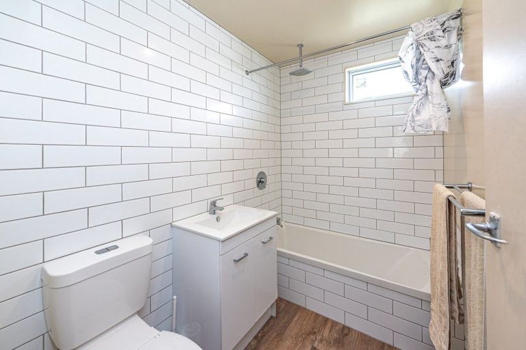 Photo of property in 28 Tongariro Street, Castlecliff, Whanganui, 4501