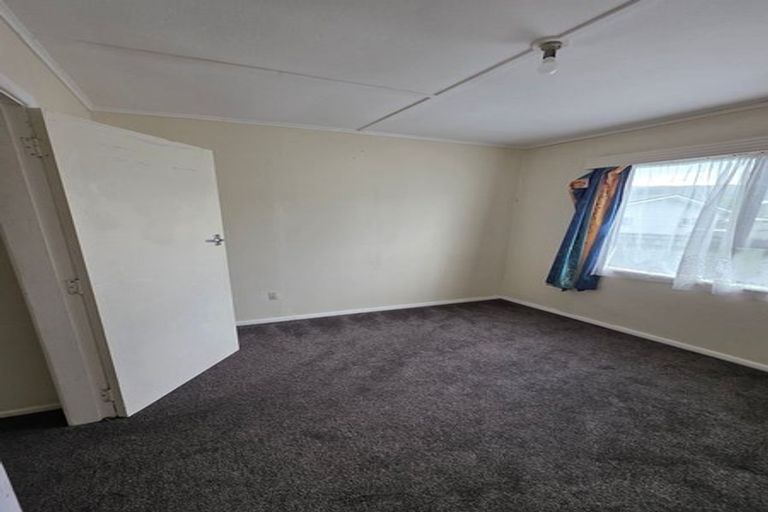 Photo of property in 27 Wainuiomata Road, Wainuiomata, Lower Hutt, 5014