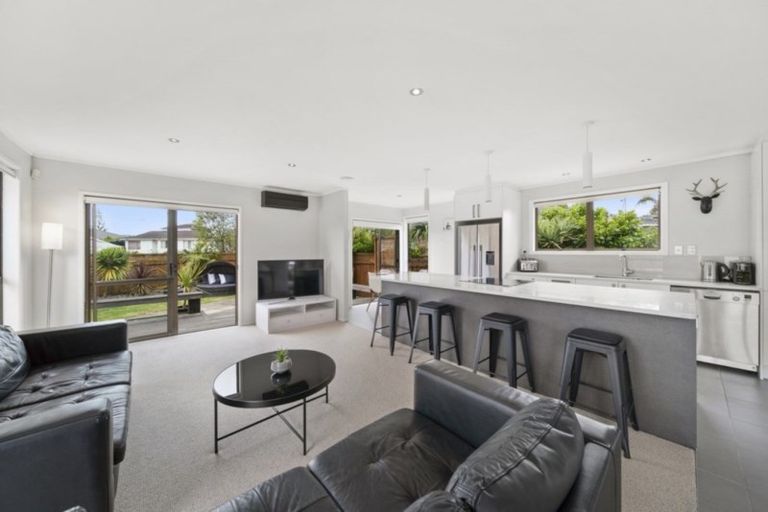 Photo of property in 5 Darren Crescent, Half Moon Bay, Auckland, 2012