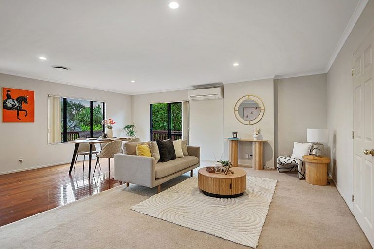 Photo of property in 16 Crimson Park, Oteha, Auckland, 0632