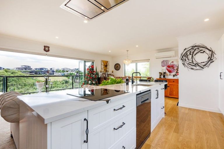 Photo of property in 121 Cashmere Drive, Fitzherbert, Palmerston North, 4410