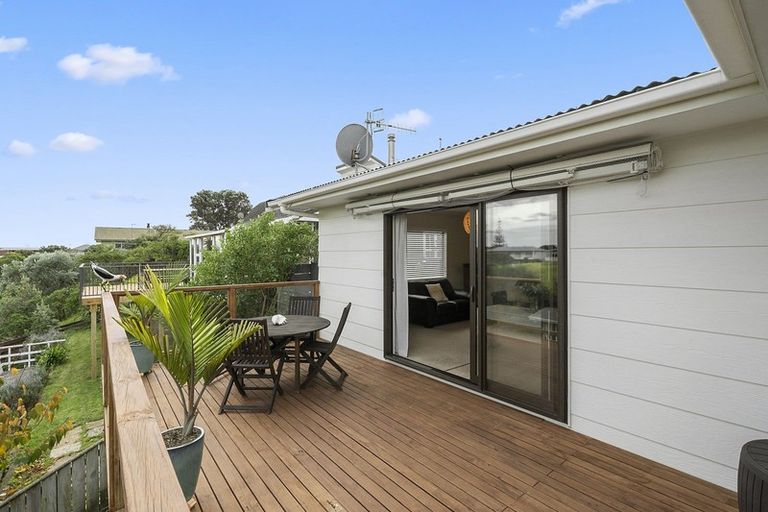 Photo of property in 14 Frances Street, Waikanae Beach, Waikanae, 5036