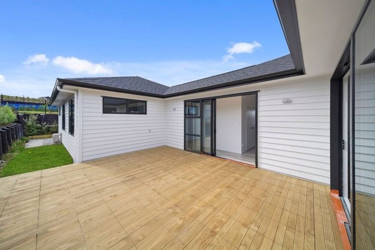 Photo of property in 2 Frazen Avenue, Papakura, 2110