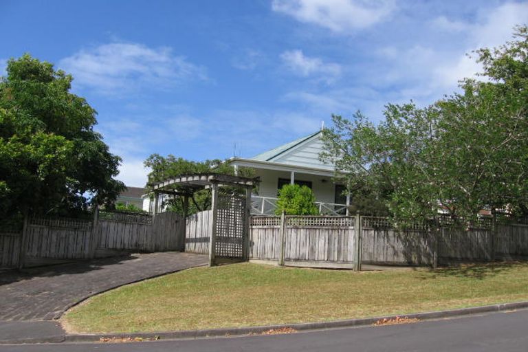 Photo of property in 1 Glendawn Place, Bayview, Auckland, 0629