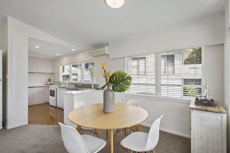 Photo of property in 7 Kathleen Street, Totara Vale, Auckland, 0627