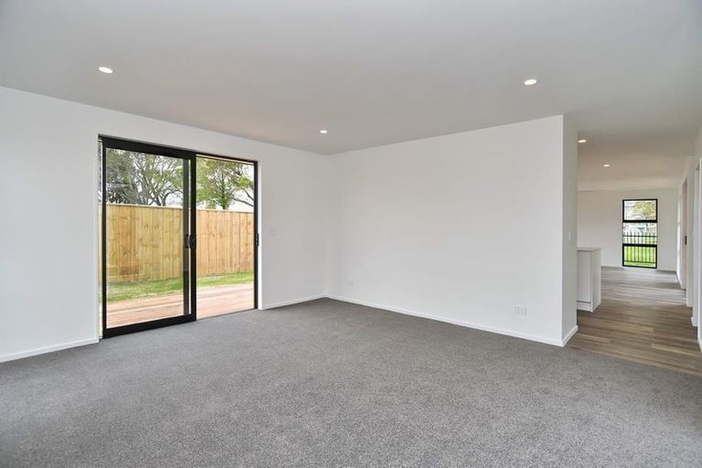 Photo of property in 21 Malaga Crescent, Harewood, Christchurch, 8051