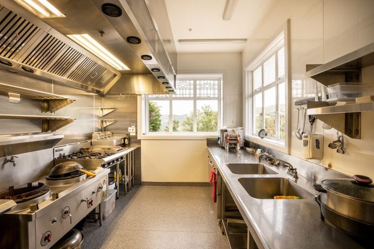 Photo of property in 141 Hackthorne Road, Cashmere, Christchurch, 8022