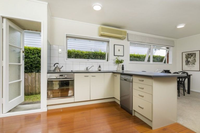 Photo of property in 2/134 Calliope Road, Stanley Point, Auckland, 0624