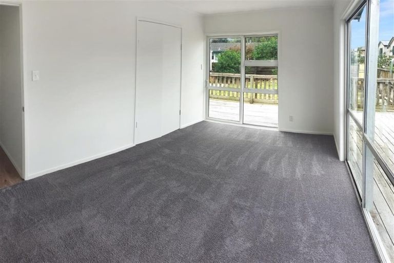 Photo of property in 32 Becker Drive, Weymouth, Auckland, 2103
