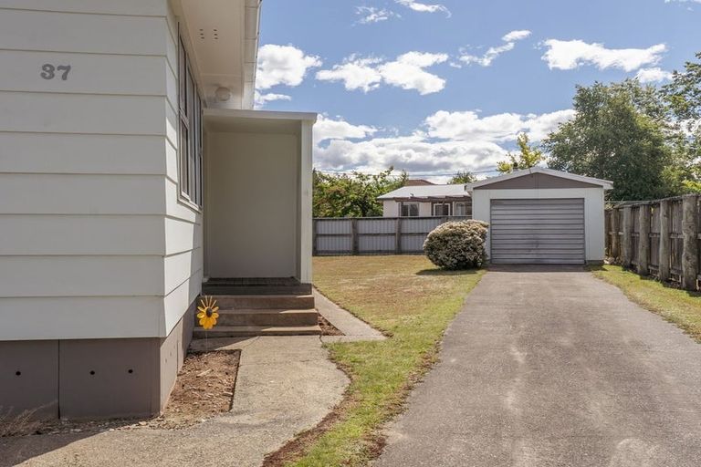 Photo of property in 37 Omahau Crescent, Twizel, 7901