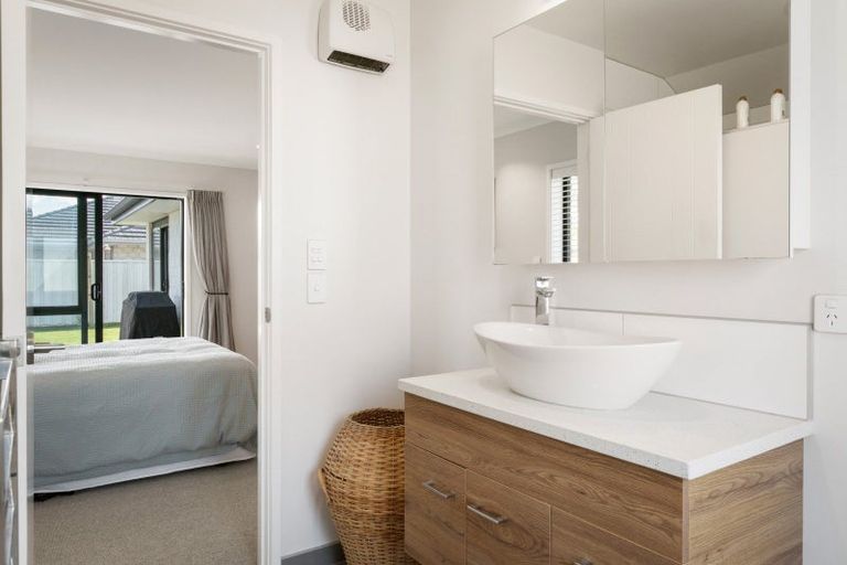 Photo of property in 6 Vantage Place, Omokoroa, 3114