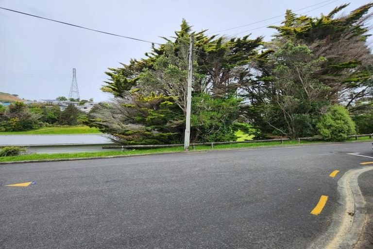 Photo of property in 23 Pinkerton Grove, Newlands, Wellington, 6037