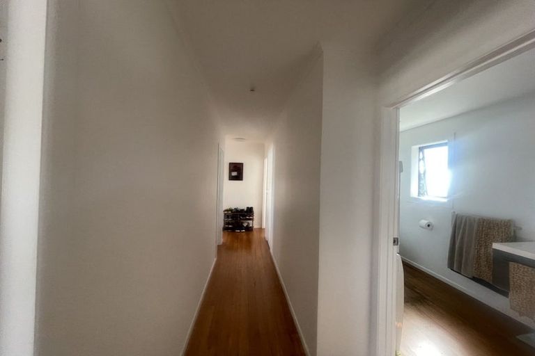 Photo of property in 17 Kelkirk Street, Kelston, Auckland, 0602