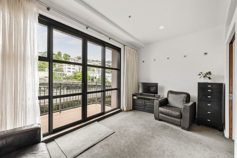 Photo of property in Atrium Apartments, 3n/154 The Terrace, Wellington Central, Wellington, 6011