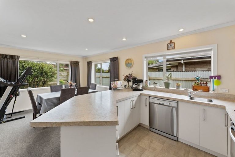 Photo of property in 23 Bowen Street, Woodville, 4920