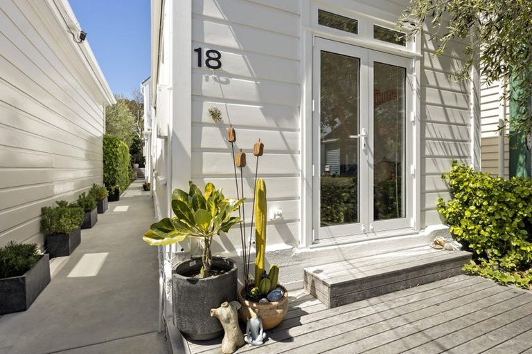 Photo of property in 18 Moir Street, Mount Victoria, Wellington, 6011