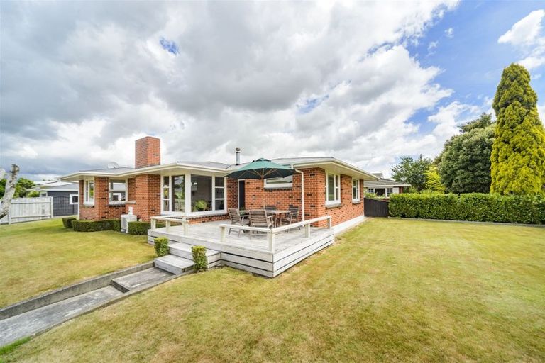 Photo of property in 16 Kapiti Place, Awapuni, Palmerston North, 4412