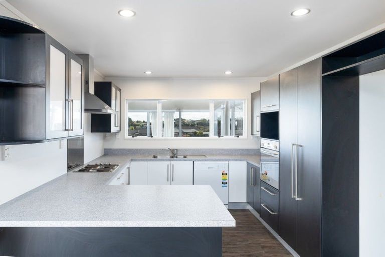 Photo of property in 26 Heta Road, Highlands Park, New Plymouth, 4312