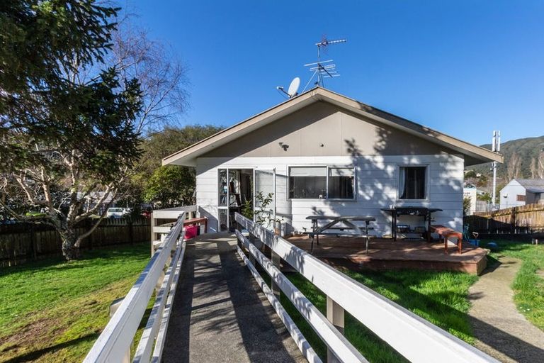 Photo of property in 1 Tiroiti Grove, Stokes Valley, Lower Hutt, 5019