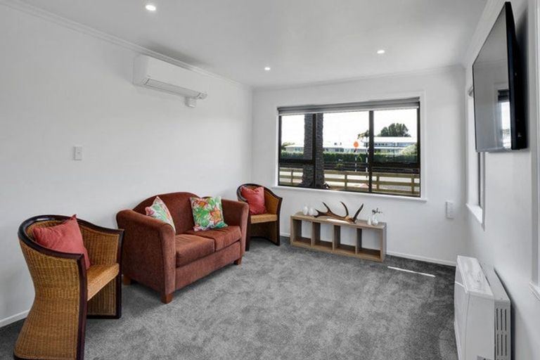 Photo of property in 80 Gisborne Terrace, Opunake, 4616