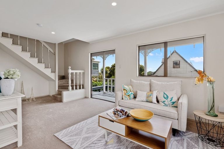 Photo of property in 2/67 West Coast Road, Glen Eden, Auckland, 0602