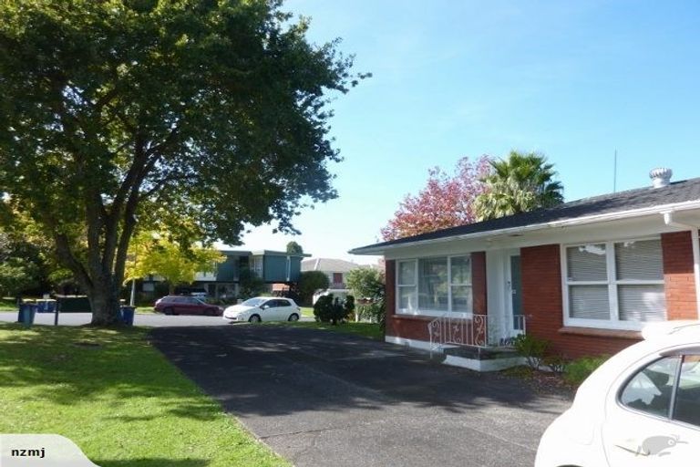 Photo of property in 1/50 Evelyn Place, Hillcrest, Auckland, 0627