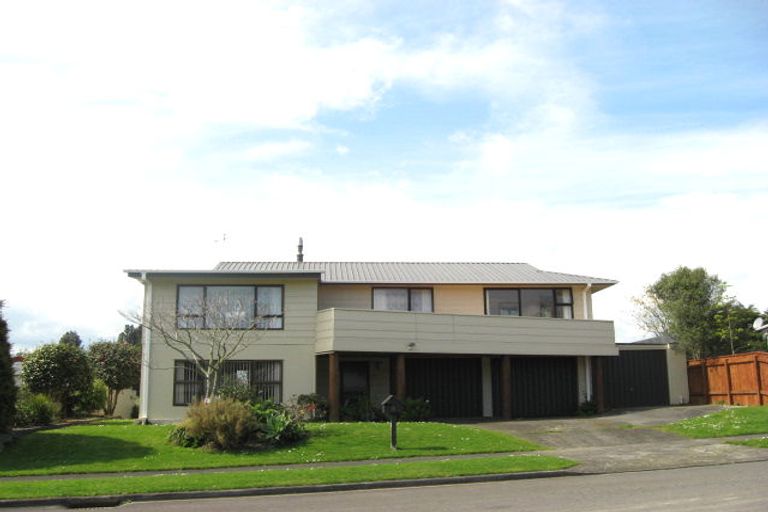 Photo of property in 13 Winstone Place, Highlands Park, New Plymouth, 4312