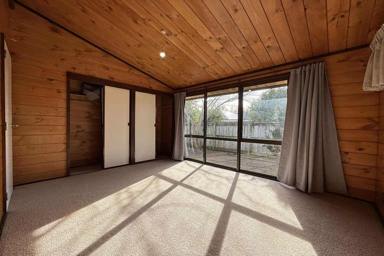 Photo of property in 2/68 Gibbons Street, Ebdentown, Upper Hutt, 5018