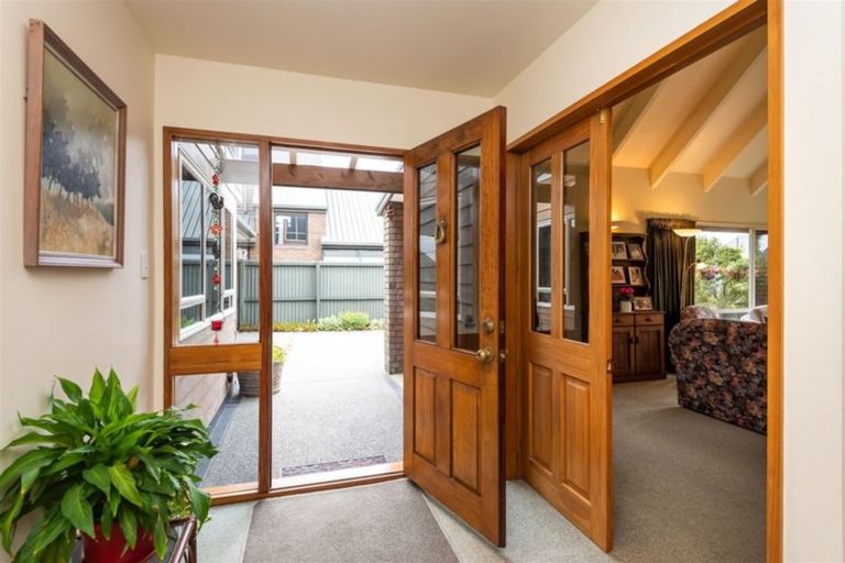 Photo of property in 2 Pentonville Close, Westmorland, Christchurch, 8025