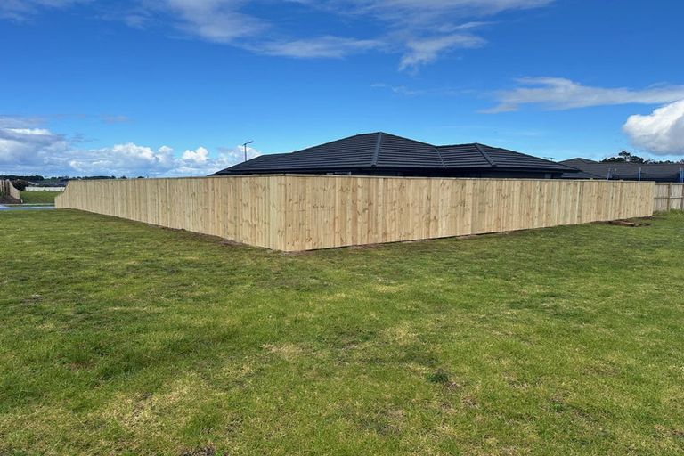 Photo of property in 10 Te Taniwha Road, One Tree Point, 0118