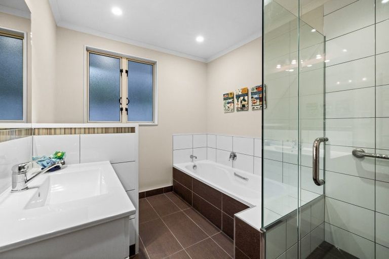 Photo of property in 30 Pukekura Place, Taradale, Napier, 4112